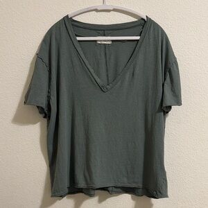 Free people size small oversized green short sleeve v-neck t-shirt NWOT